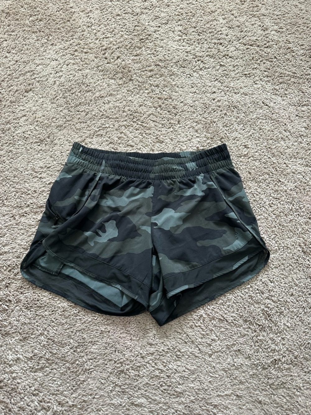 Athleta Women’s Runner Lined Green Camo 4” Inseam Shorts Size XS